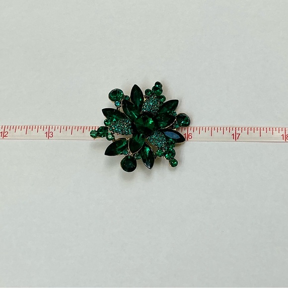 Green Flower/Snowflake Brooch /Pendant - Picture 5 of 6